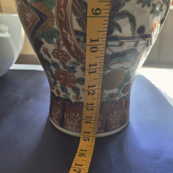 Imari Urn Finely Detailed Florals outlined in Gold with Rich Reds,Yellow & Green - Picture 2 of 9